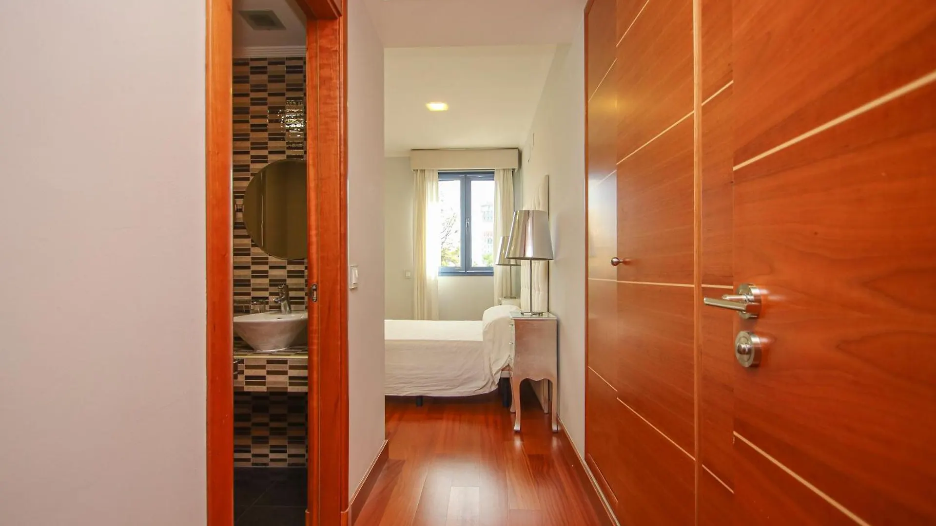 Apartment Luxury Apt In Plaza De Espana - Free Parking Seville