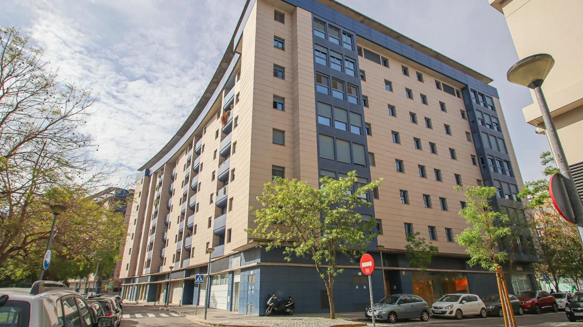 Luxury Apt In Plaza De Espana - Free Parking Seville Apartment
