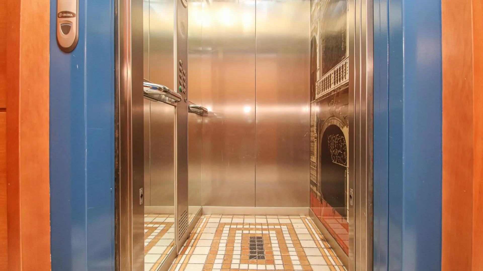 Luxury Apt In Plaza De Espana - Free Parking Seville Apartment